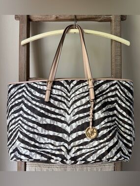 Michael Kors Medium Jet Set Travel Tote